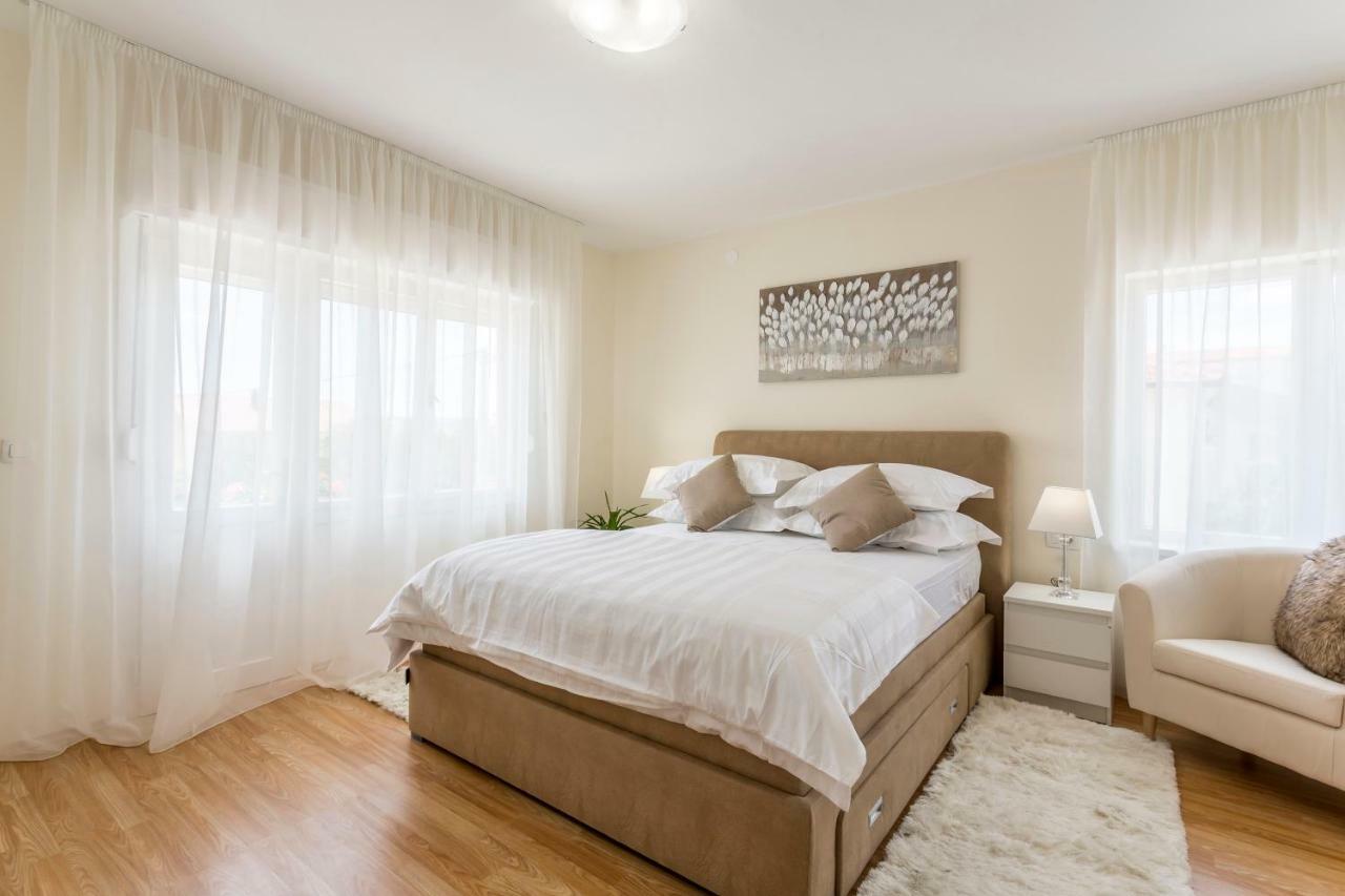 Mise Luxury Apartments Kastela Ngoại thất bức ảnh