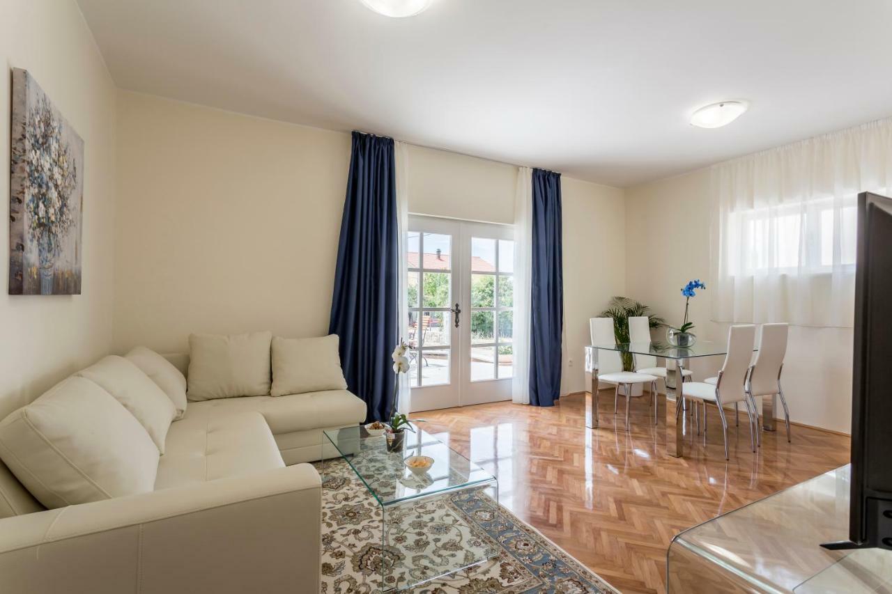 Mise Luxury Apartments Kastela Ngoại thất bức ảnh