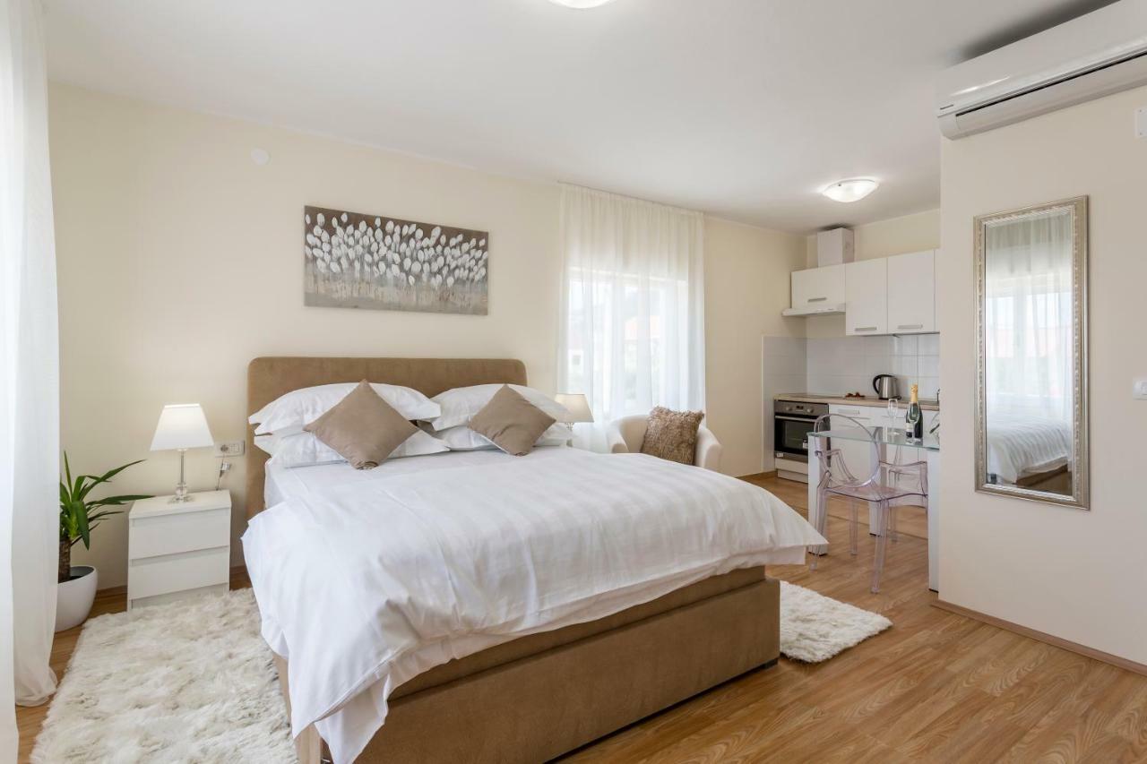 Mise Luxury Apartments Kastela Ngoại thất bức ảnh