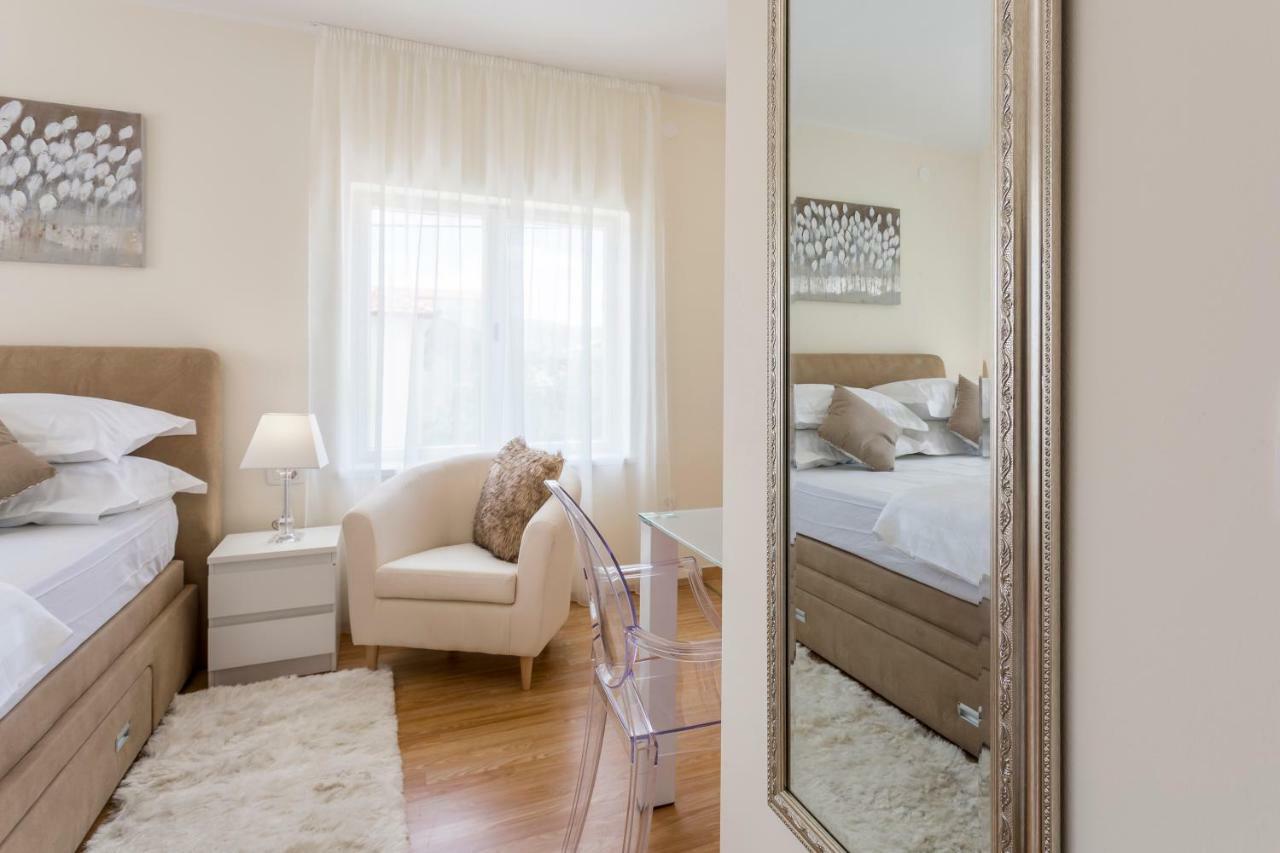 Mise Luxury Apartments Kastela Ngoại thất bức ảnh