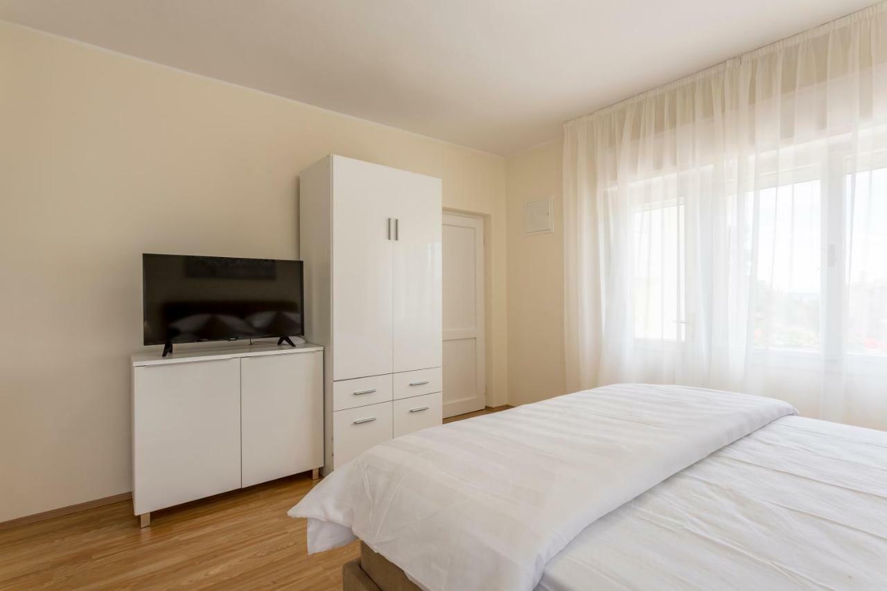 Mise Luxury Apartments Kastela Ngoại thất bức ảnh