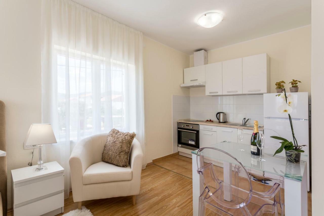 Mise Luxury Apartments Kastela Ngoại thất bức ảnh