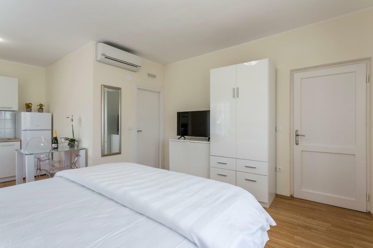 Mise Luxury Apartments Kastela Ngoại thất bức ảnh