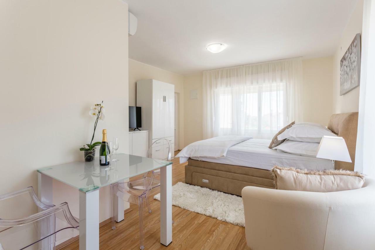 Mise Luxury Apartments Kastela Ngoại thất bức ảnh