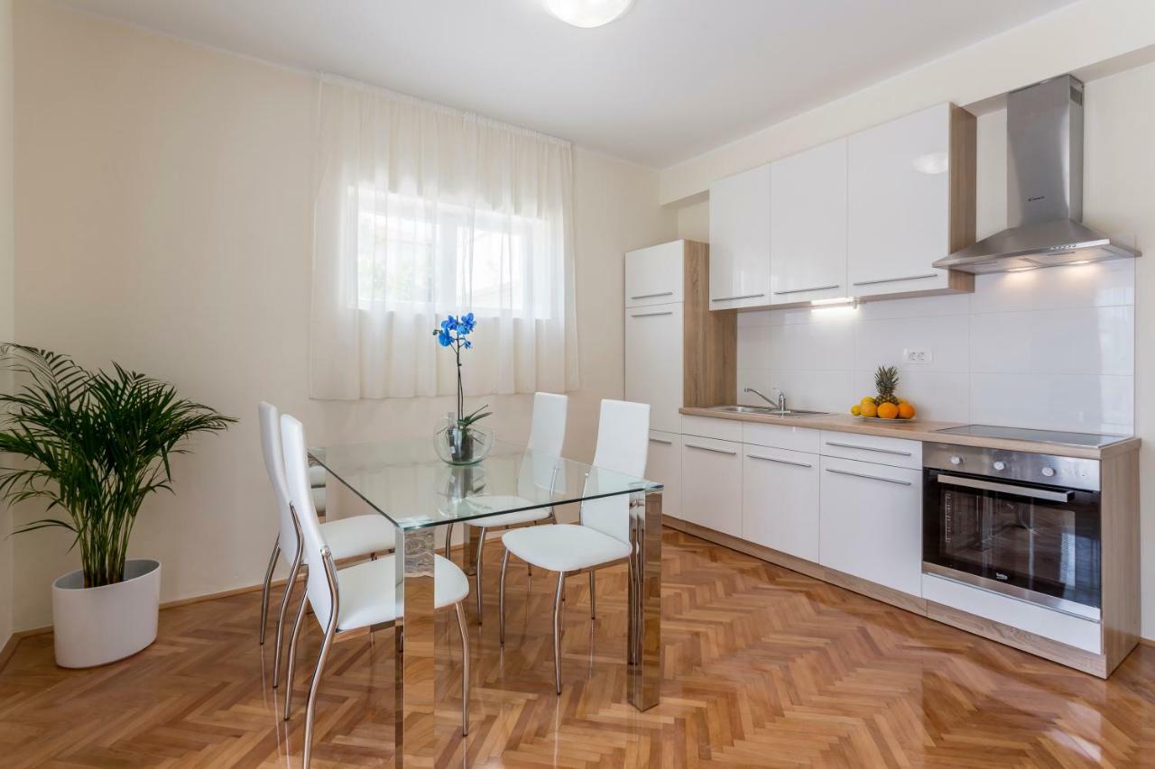 Mise Luxury Apartments Kastela Ngoại thất bức ảnh