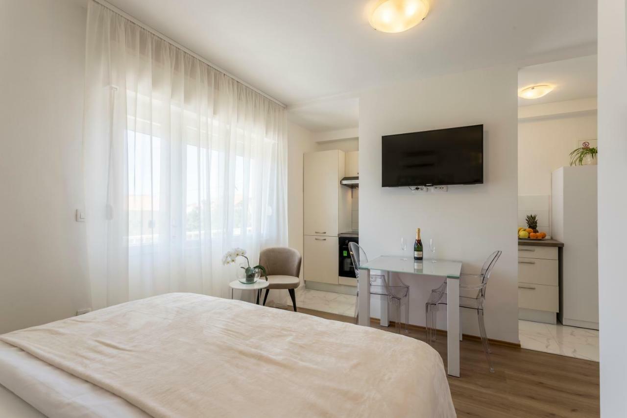 Mise Luxury Apartments Kastela Ngoại thất bức ảnh