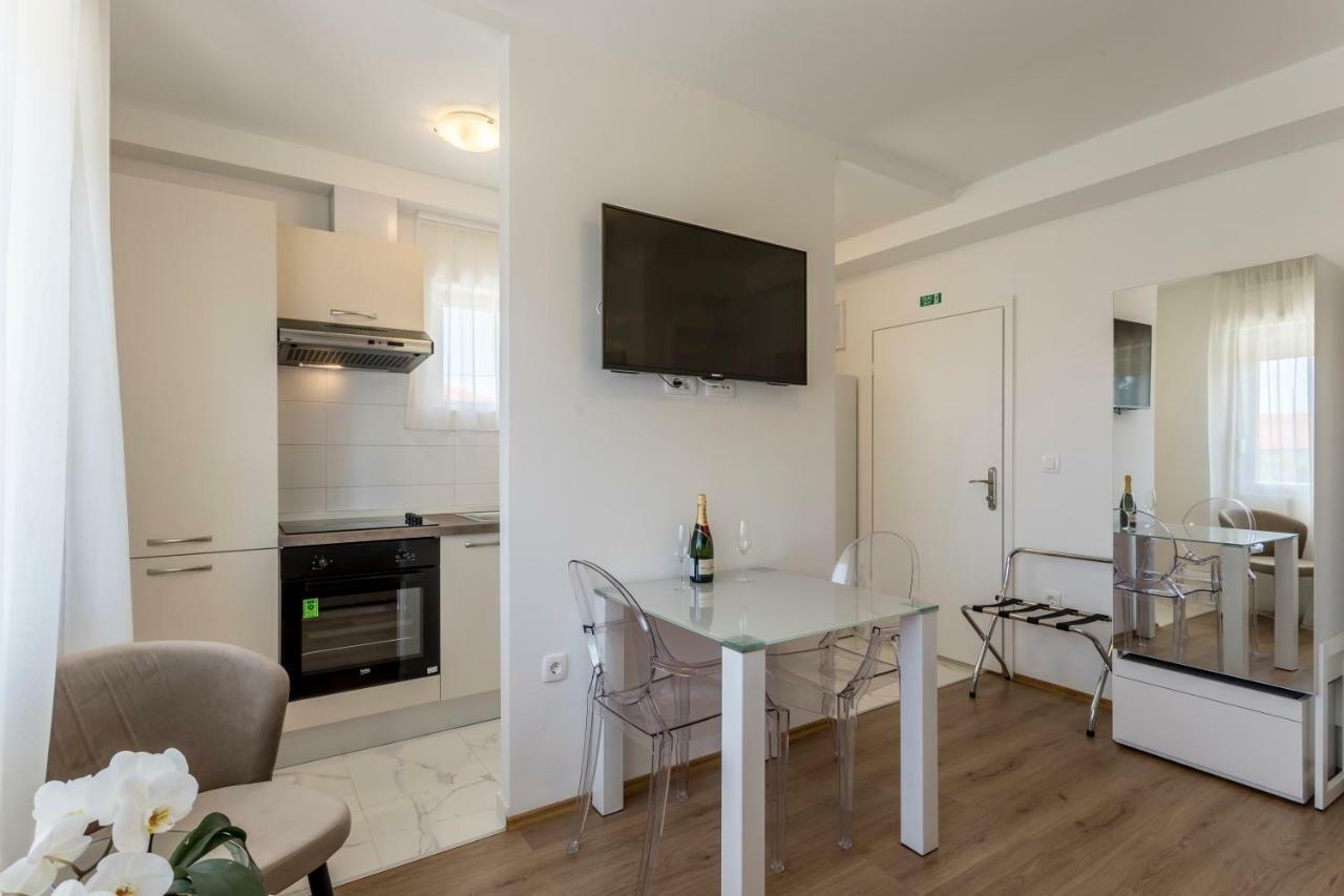 Mise Luxury Apartments Kastela Ngoại thất bức ảnh