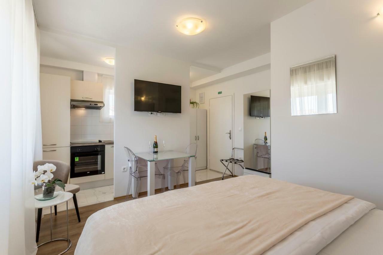 Mise Luxury Apartments Kastela Ngoại thất bức ảnh