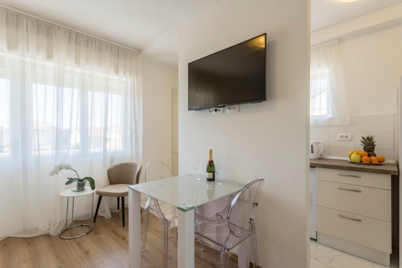 Mise Luxury Apartments Kastela Ngoại thất bức ảnh